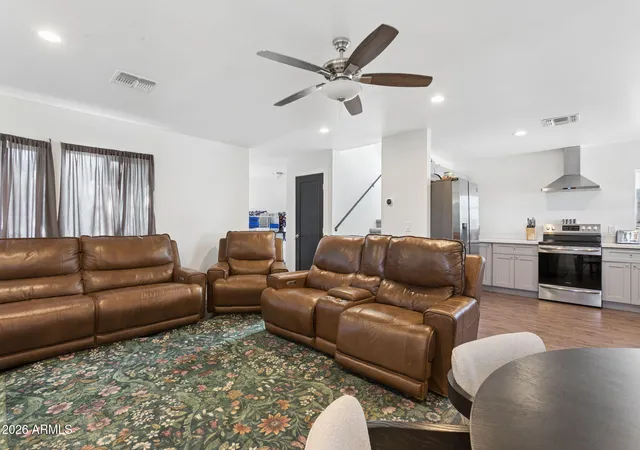 Photo 3 of Townhouse for sale at 2324 E Oak St, Phoenix, AZ 85006 | MLS# 7039794 | Listing updated on 2026-09-18