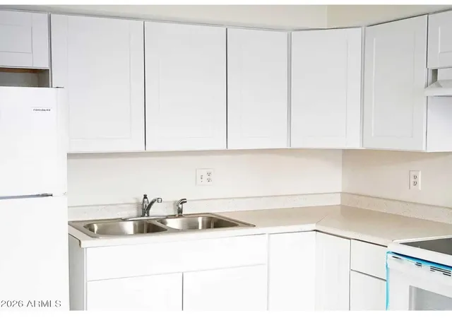 Photo 2 of Townhouse for sale at 9222 N 35th Avenue #14, Phoenix, AZ 85051 | MLS# 7038870 | Listing updated on 2026-09-19