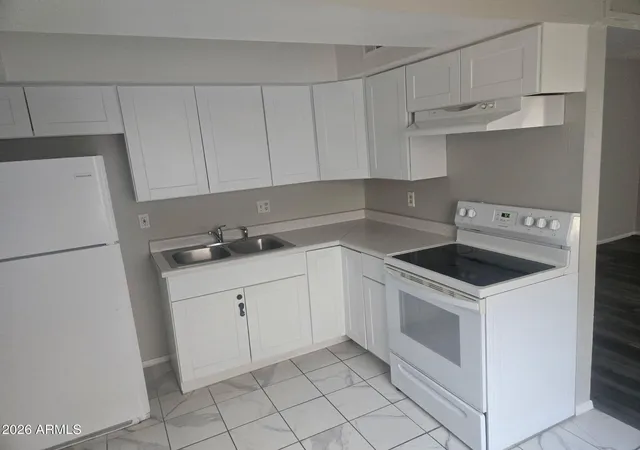 Photo 3 of Townhouse for sale at 9222 N 35th Avenue #14, Phoenix, AZ 85051 | MLS# 7038870 | Listing updated on 2026-09-19