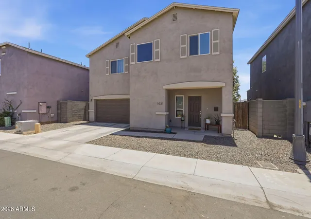 Photo 3 of Sale Pending at 1021 E Odeum Ln, Phoenix, AZ 85040 | MLS# 7039815 | Listing updated on 2026-09-02