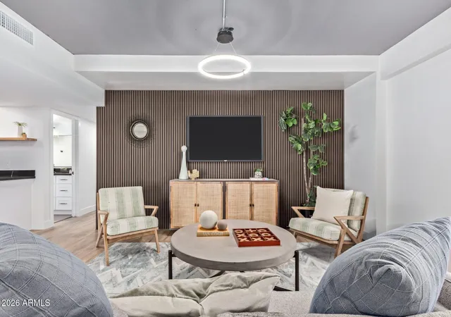 3rd image of 351 E Thomas Rd, Phoenix, AZ 85012
