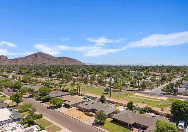 Photo 4 of Sale Pending at 3109 N 47th Place, Phoenix, AZ 85018 | MLS# 7053005 | Listing updated on 2026-09-28