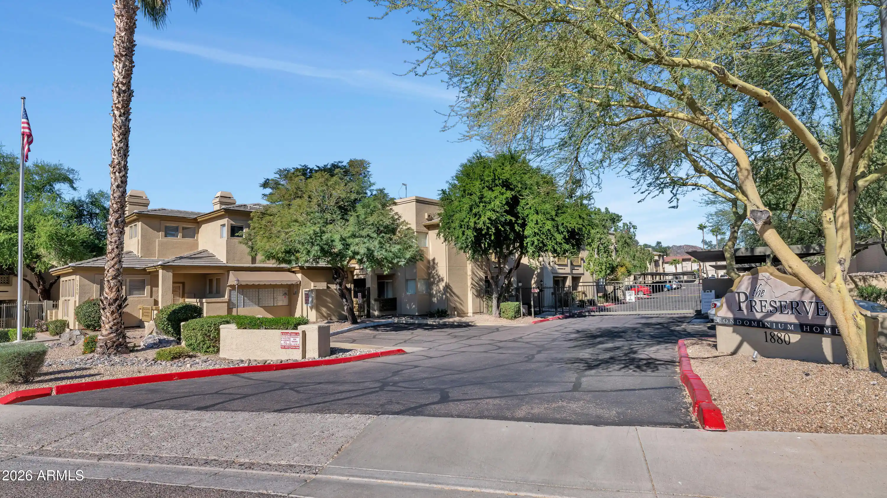 Listing Photo 2 - Condo for sale in 1880 E Morten Ave located at 1880 E Morten Ave, Phoenix, AZ 85020 - Unit #223
