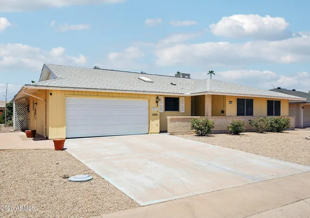 3rd image of 10941 W Roundelay Cir, Sun City, AZ 85351 | MLS# 7046322