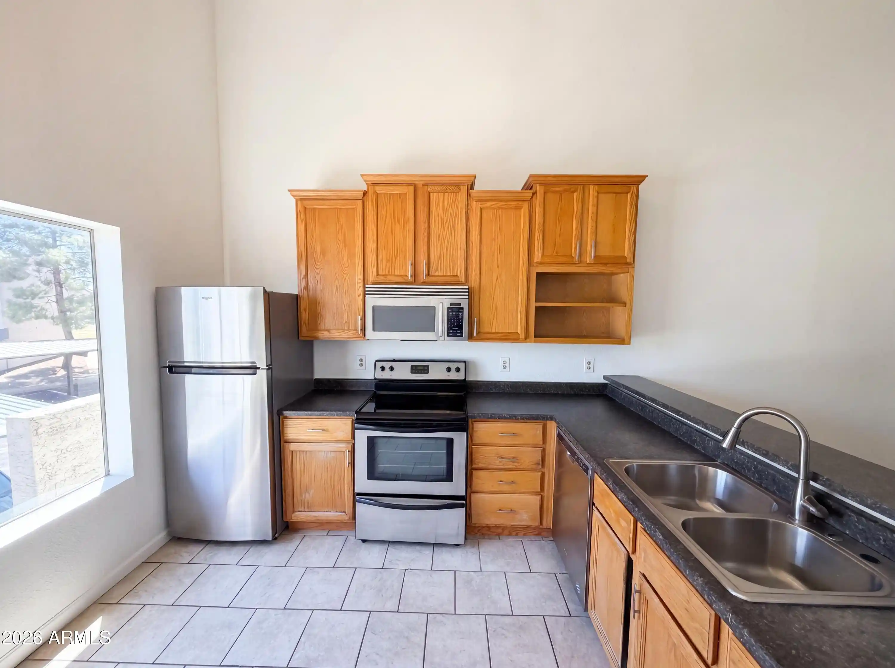 Listing Photo 2 - Condo for sale in 19601 N 7Th St located at 19601 N 7Th St, Phoenix, AZ 85024 - Unit #2050