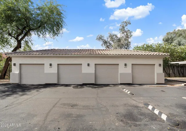 Homes for sale in Scottsdale, AZ | 9550 E Thunderbird Road, Scottsdale, AZ 85260 | Houzeo