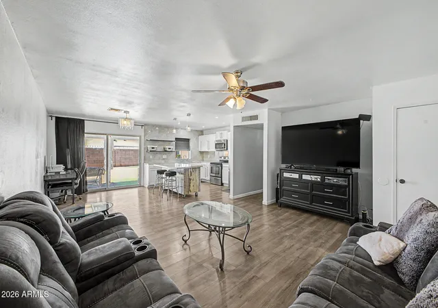 3rd image of 8137 W Montecito Ave, Phoenix, AZ 85033 | MLS# 7040695