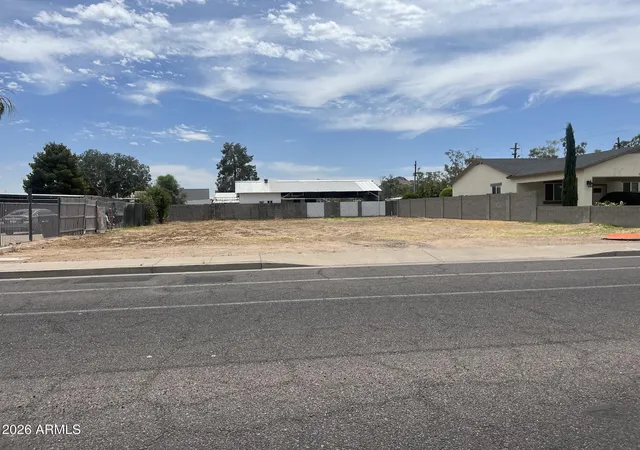 Photo 1 of Sale Pending at 2909 E Paradise Ln, Phoenix, AZ 85032 | MLS# 7041063 | Listing updated on 2026-08-19