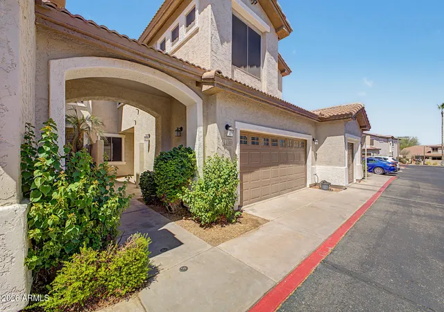 Photo 2 of Townhouse for sale at 1024 E Frye Rd #1100, Phoenix, AZ 85048 | MLS# 7041192 | Listing updated on 2026-07-24