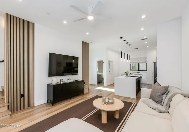 Photo 2 of Townhouse for sale at 4220 N 32nd Street #Unit 37, Phoenix, AZ 85018 | MLS# 7041521 | Listing updated on 2026-10-23