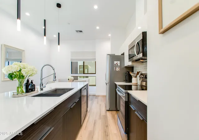 Photo 3 of Townhouse for sale at 4220 N 32nd Street #Unit 37, Phoenix, AZ 85018 | MLS# 7041521 | Listing updated on 2026-10-23