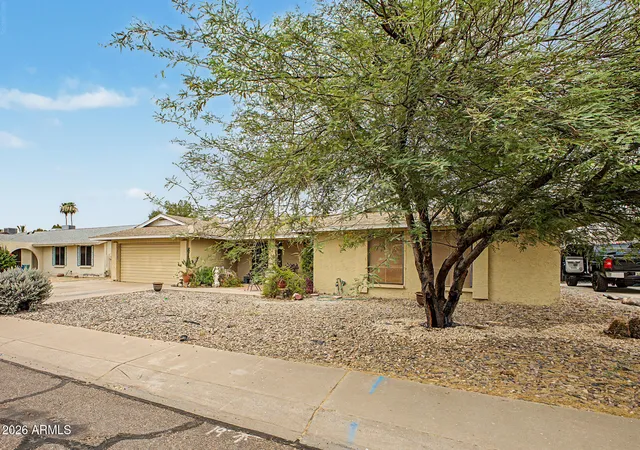 Photo 3 of Single family home for sale at 4010 W Campo Bello Dr, Glendale, AZ 85308 | MLS# 7043099 | Listing updated on 2026-09-22