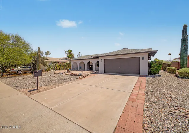 Photo 3 of Sale Pending at 1139 E Watson Dr, Tempe, AZ 85283 | MLS# 7043968 | Listing updated on 2026-07-20