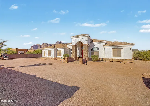 Photo 3 of Single family home for sale at 529 S Val Vista Rd, Apache Junction, AZ 85119 | MLS# 7042897 | Listing updated on 2026-08-11