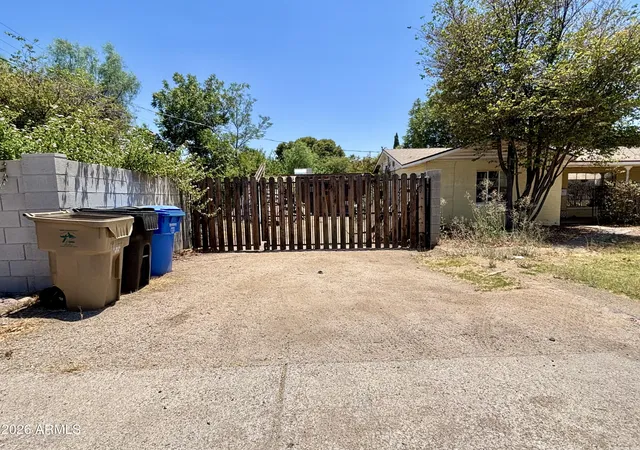 Photo 4 of Single family home for sale at 2335 W Myrtle Ave, Phoenix, AZ 85021 | MLS# 7042318 | Listing updated on 2026-09-21