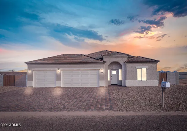 Homes for sale in Eloy, AZ | 4050 N Kioha Dr, Eloy, AZ 85131 | MLS# 7049018