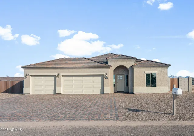 Homes for sale in Eloy, AZ | 4050 N Kioha Dr, Eloy, AZ 85131 | MLS# 7049018