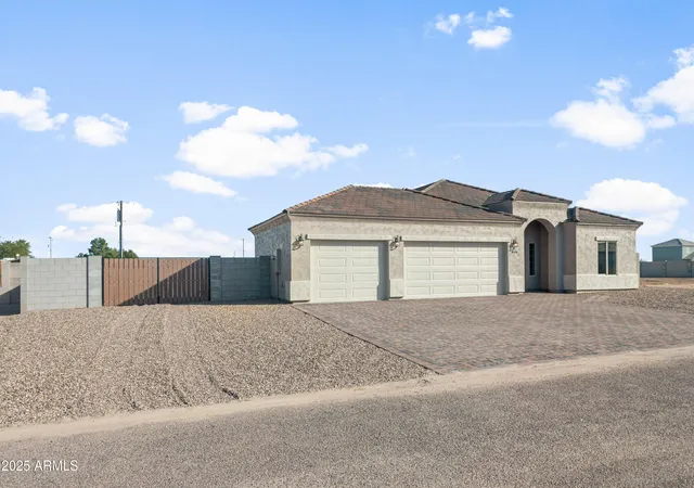 Homes for sale in Eloy, AZ | 4050 N Kioha Dr, Eloy, AZ 85131 | MLS# 7049018