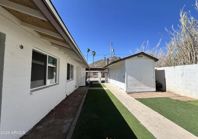 Photo 3 of Townhouse for sale at 1132 W North Ln, Phoenix, AZ 85021 | MLS# 7042432 | Listing updated on 2026-09-15