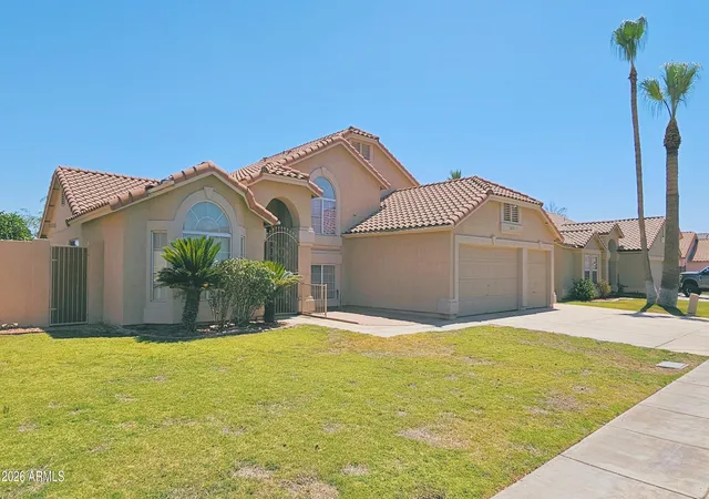 Photo 2 of Sale Pending at 6131 W Desert Cvs Ave, Glendale, AZ 85304 | MLS# 7042827 | Listing updated on 2026-09-10