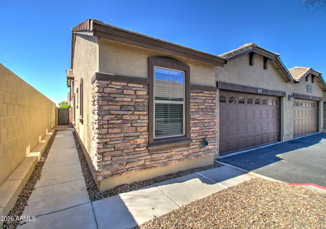 Photo 2 of Townhouse for sale at 2725 E Mine Crk Rd #1223, Phoenix, AZ 85024 | MLS# 7048268 | Listing updated on 2026-09-28