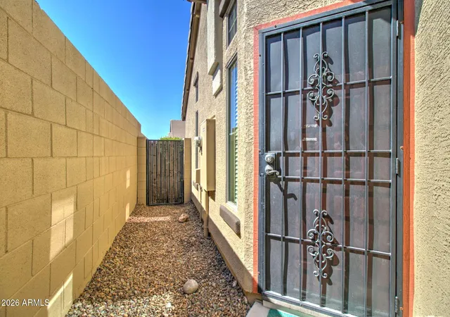 Photo 3 of Townhouse for sale at 2725 E Mine Crk Rd #1223, Phoenix, AZ 85024 | MLS# 7048268 | Listing updated on 2026-09-28
