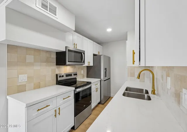 2nd image of 5919 W Golden Ln, Glendale, AZ 85302 | MLS# 7043168