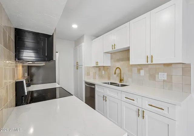 Photo 3 of Townhouse for sale at 5919 W Golden Ln, Glendale, AZ 85302 | MLS# 7043168 | Listing updated on 2026-09-24