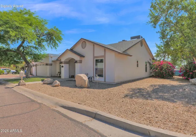 Photo 3 of Single family home for sale at 9040 N 14th Place, Phoenix, AZ 85020 | MLS# 7052195 | Listing updated on 2026-08-31