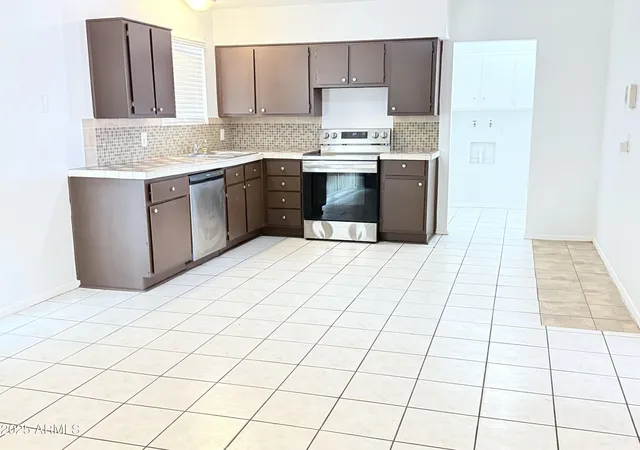 3rd image of 7202 N 36Th Ave N, Phoenix, AZ 85051 | MLS# 7043936