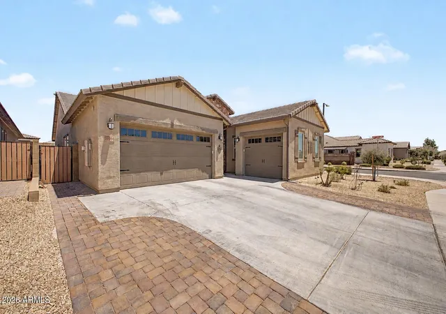 Photo 3 of Single family home for sale at 18904 W Laurel Ln, Surprise, AZ 85388 | MLS# 7045804 | Listing updated on 2026-09-13