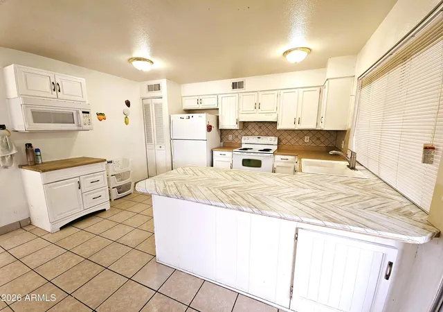 Photo 4 of Townhouse for sale at 6602 N 46th Avenue, Glendale, AZ 85301 | MLS# 7043949 | Listing updated on 2026-08-11