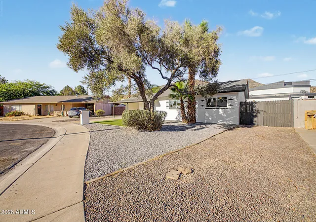 Photo 3 of Sale Pending at 11625 N 20th Avenue, Phoenix, AZ 85029 | MLS# 7044002 | Listing updated on 2026-09-08