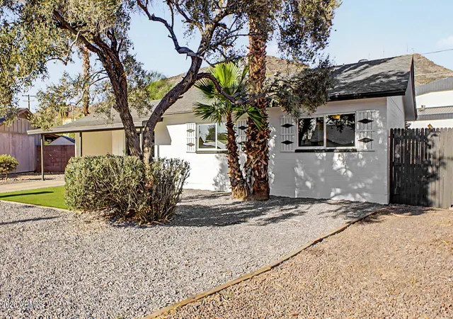 Photo 3 of Sale Pending at 11625 N 20th Avenue, Phoenix, AZ 85029 | MLS# 7044002 | Listing updated on 2026-09-08