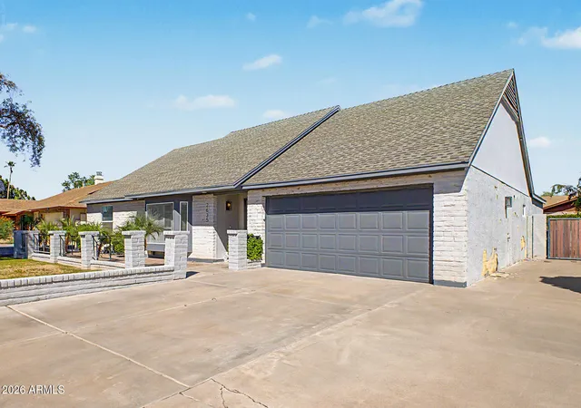 Photo 3 of Single family home for sale at 2635 S Brooks Cir, Mesa, AZ 85202 | MLS# 7044595 | Listing updated on 2026-10-02
