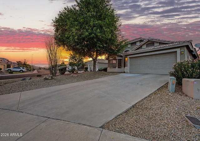 Photo 3 of Single family home for sale at 6458 W Saddlehorn Rd, Phoenix, AZ 85083 | MLS# 7046940 | Listing updated on 2026-09-22