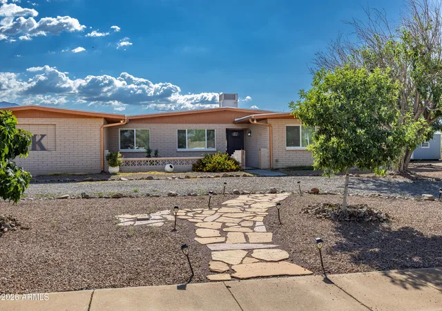 Homes for sale in Sierra Vista, AZ | 2002 Town And Country Dr, Sierra Vista, AZ 85635 | MLS# 7044922