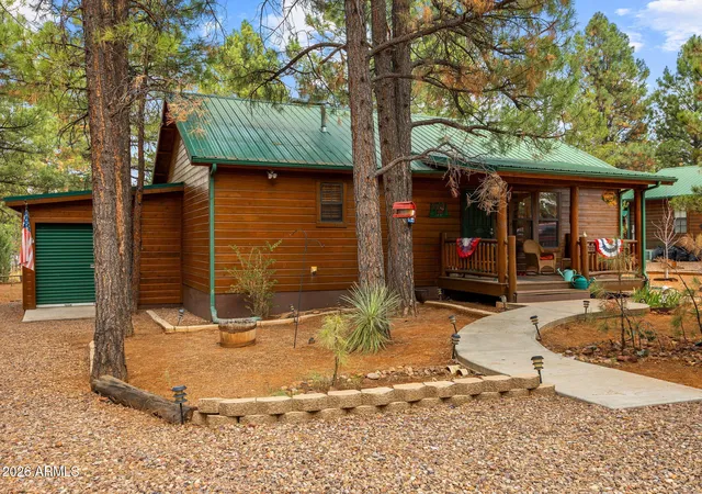 Homes for sale in Overgaard, AZ | 2702 Palomino Trl, Overgaard, AZ 85933 | MLS# 7052967