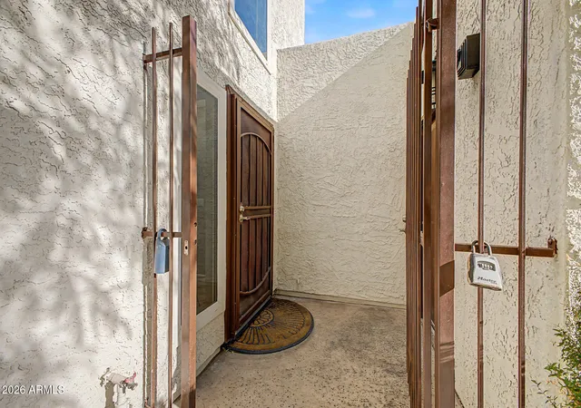 Photo 4 of Townhouse for sale at 11615 N 40th Way, Phoenix, AZ 85028 | MLS# 7045263 | Listing updated on 2026-07-28