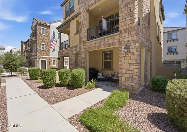Photo 4 of Townhouse for sale at 1732 E Dogwood Ln, Gilbert, AZ 85295 | MLS# 7047479 | Listing updated on 2026-10-06