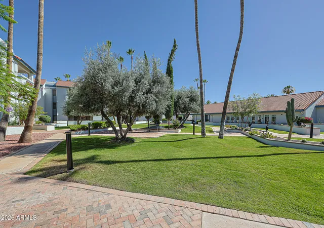 2nd image of 17404 N 99Th Ave, Sun City, AZ 85373