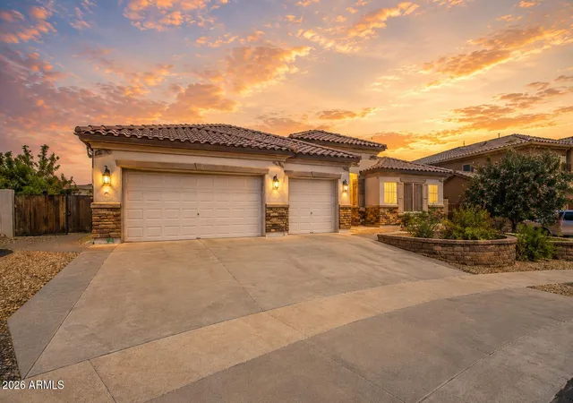 Photo 3 of Single family home for sale at 33317 N 21st Drive, Phoenix, AZ 85085 | MLS# 7048594 | Listing updated on 2026-10-07