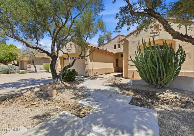 Photo 4 of Single family home for sale at 8056 W Louise Dr, Peoria, AZ 85383 | MLS# 7046447 | Listing updated on 2026-10-09