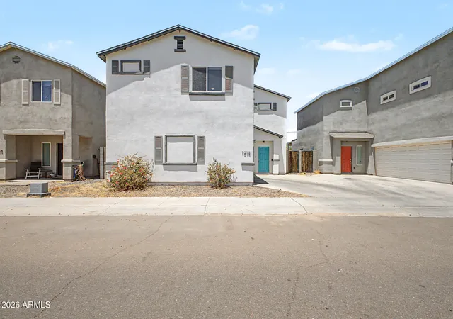 Photo 1 of Sale Pending at 1018 E Odeum Ln, Phoenix, AZ 85040 | MLS# 7046023 | Listing updated on 2026-09-15