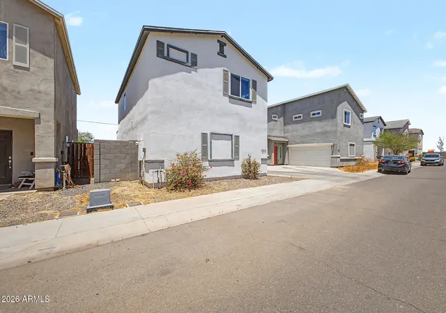 Photo 3 of Sale Pending at 1018 E Odeum Ln, Phoenix, AZ 85040 | MLS# 7046023 | Listing updated on 2026-09-15