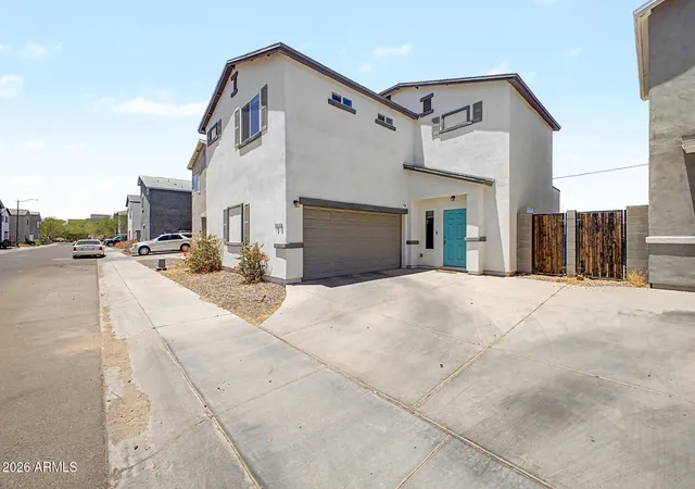 Photo 3 of Sale Pending at 1018 E Odeum Ln, Phoenix, AZ 85040 | MLS# 7046023 | Listing updated on 2026-09-15