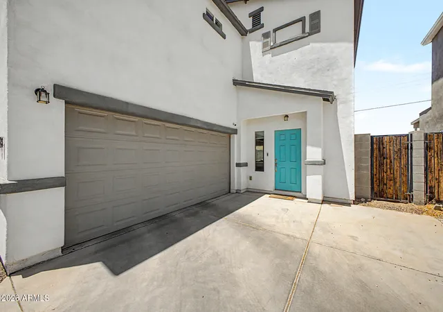 Photo 4 of Sale Pending at 1018 E Odeum Ln, Phoenix, AZ 85040 | MLS# 7046023 | Listing updated on 2026-09-15