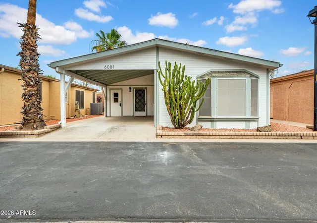 Homes for sale in Chandler, AZ | 6081 S Oakmont Dr, Chandler, AZ 85249 | MLS# 7045857
