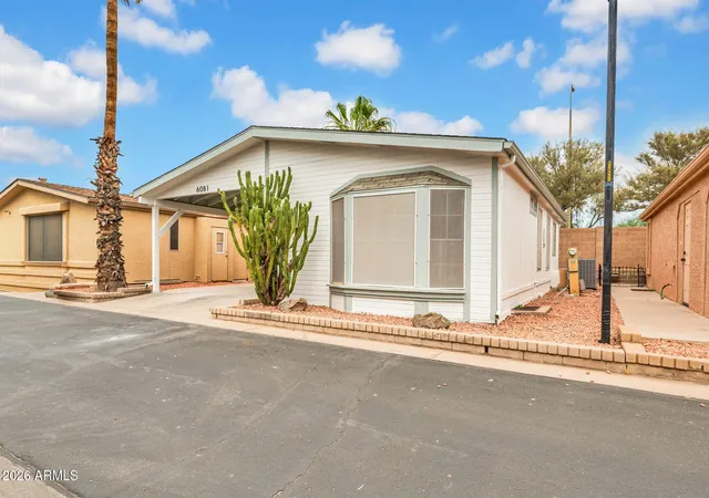 Homes for sale in Chandler, AZ | 6081 S Oakmont Dr, Chandler, AZ 85249 | MLS# 7045857