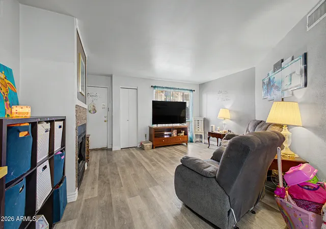 Photo 4 of Sale Pending at 11640 N 51st Avenue #112, Glendale, AZ 85304 | MLS# 7046280 | Listing updated on 2026-08-04